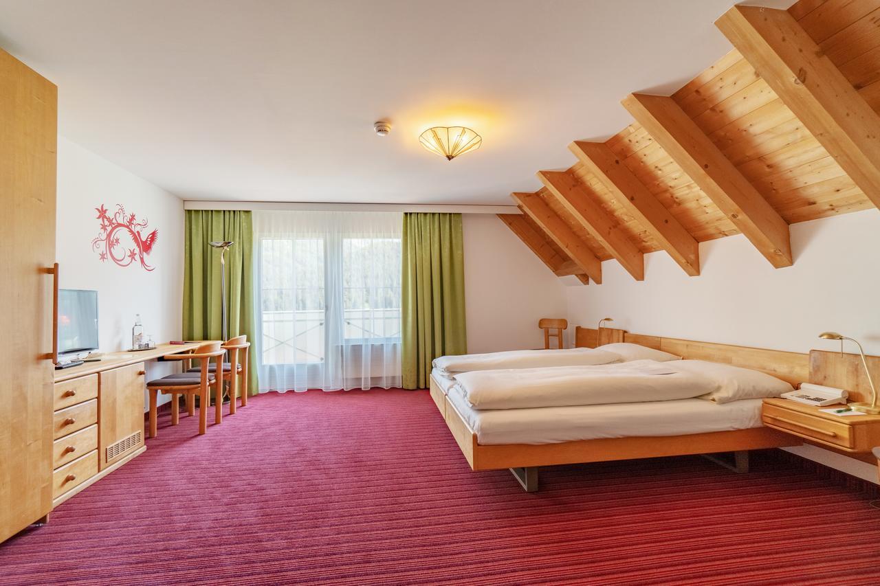 Typically Swiss Hotel Altana Scuol Esterno foto