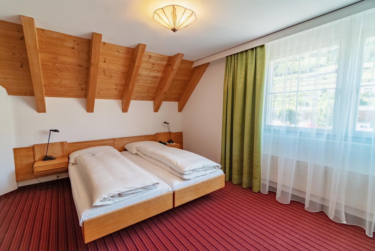 Typically Swiss Hotel Altana Scuol Esterno foto