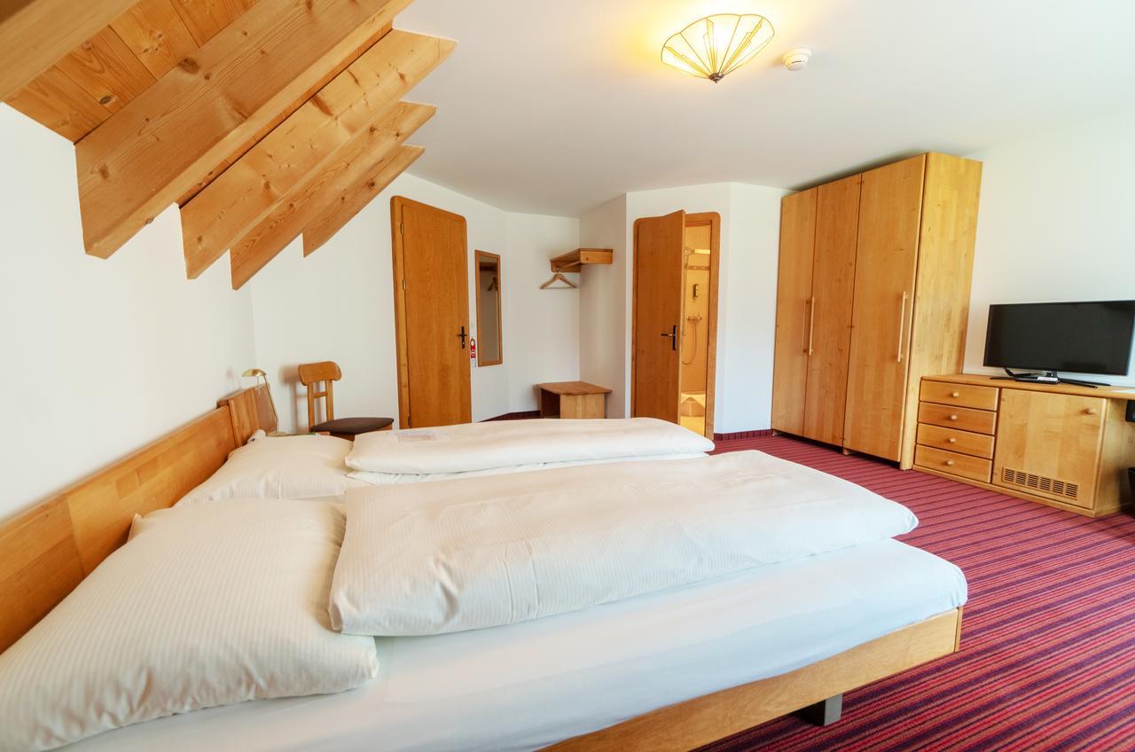 Typically Swiss Hotel Altana Scuol Esterno foto
