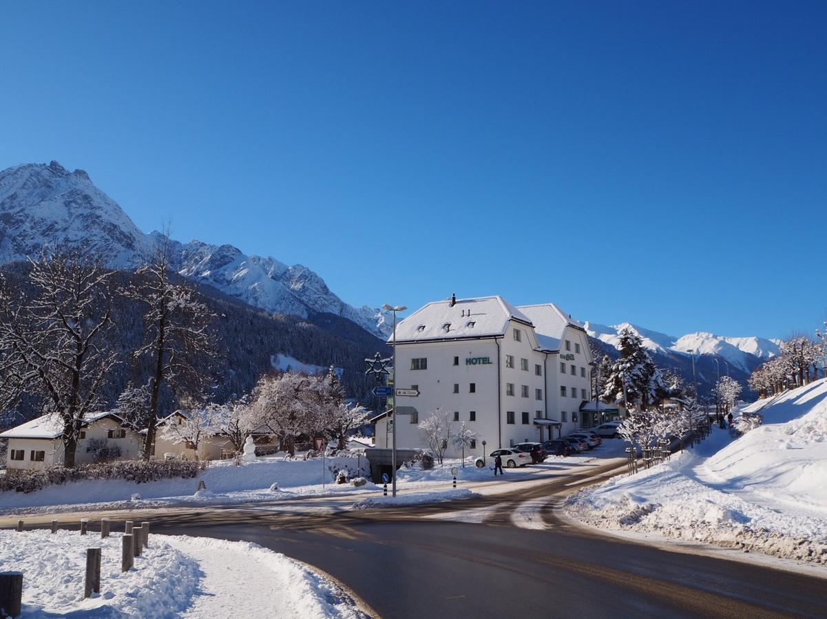 Typically Swiss Hotel Altana Scuol Esterno foto