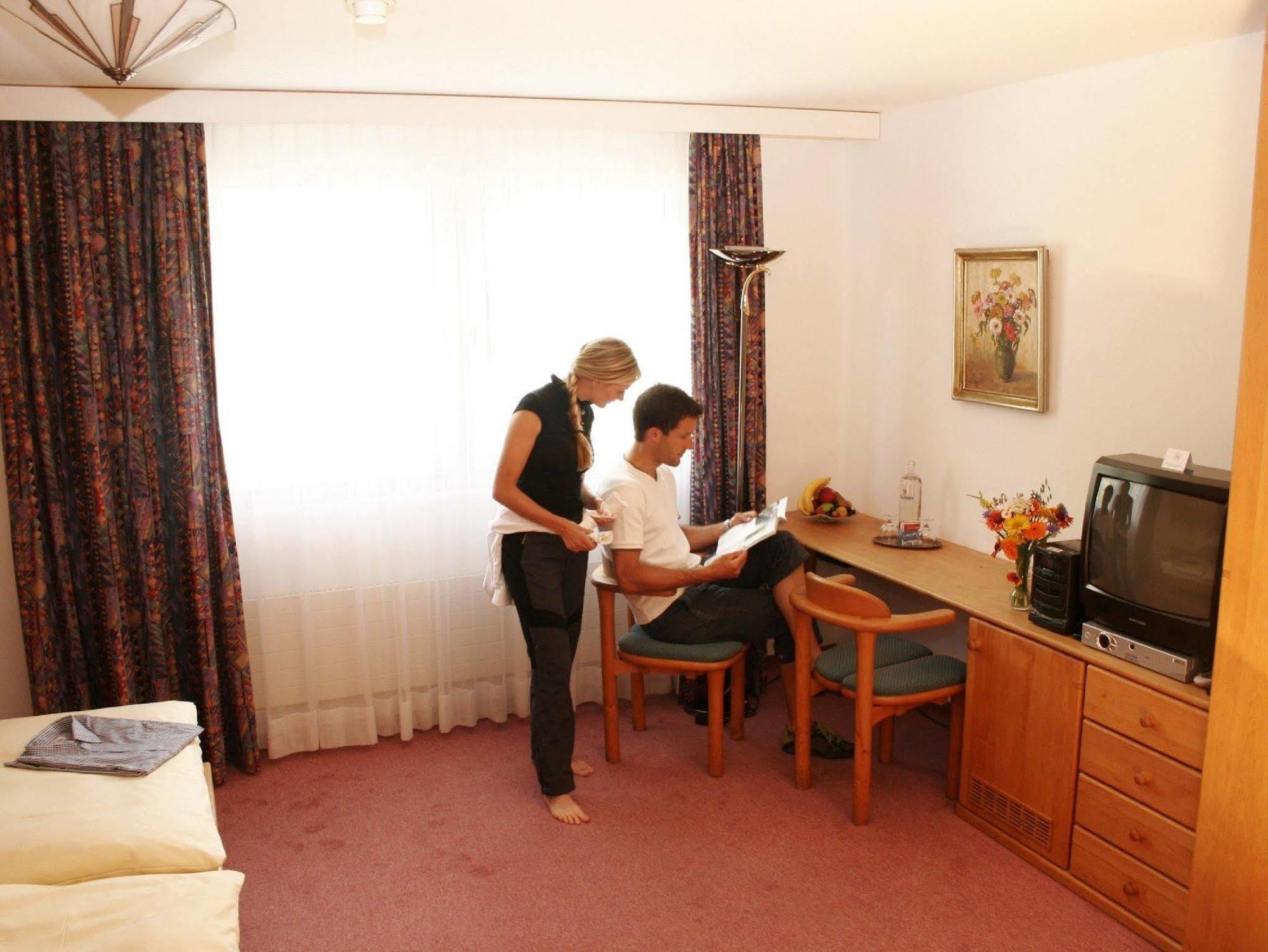 Typically Swiss Hotel Altana Scuol Camera foto
