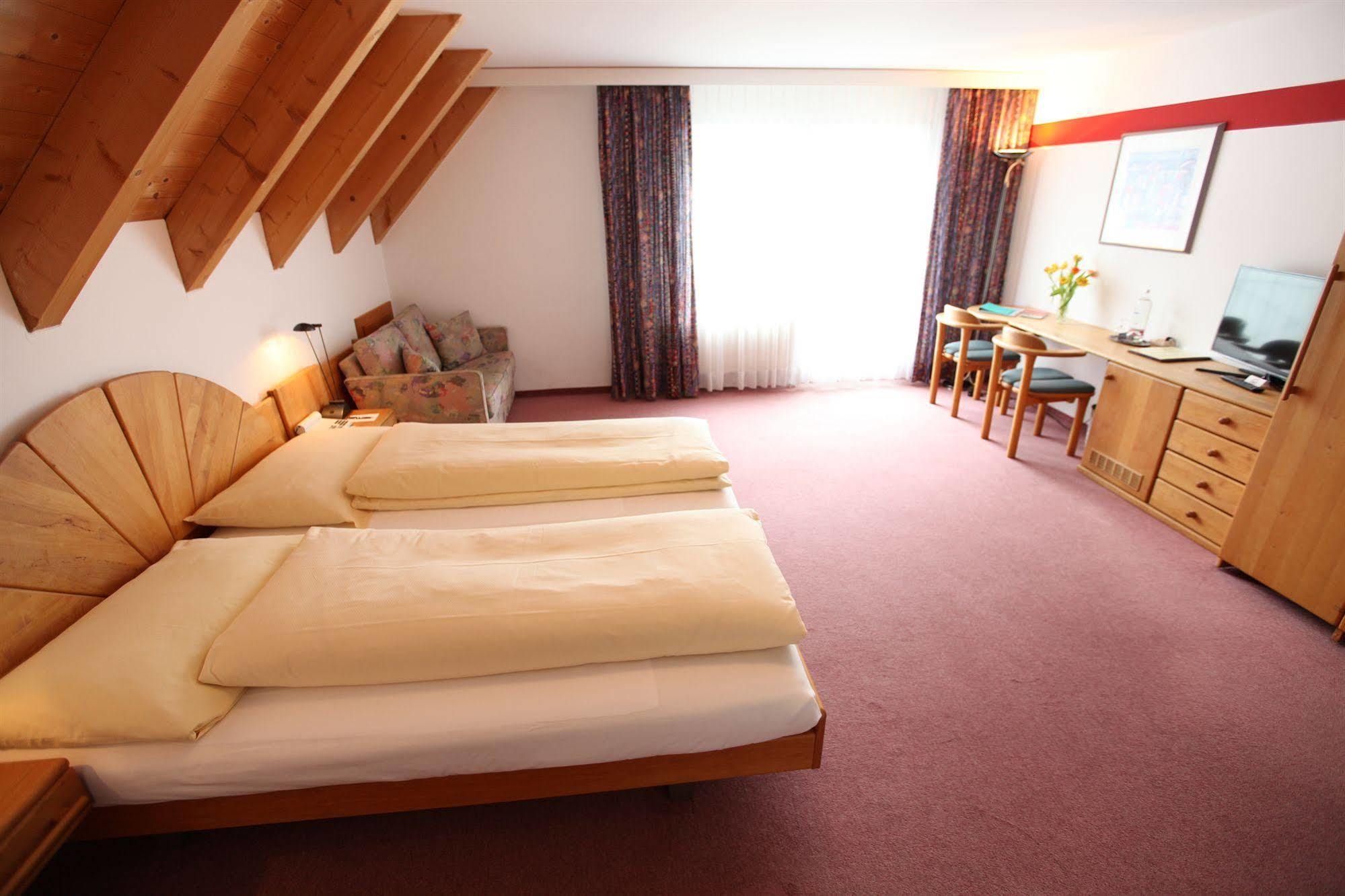 Typically Swiss Hotel Altana Scuol Esterno foto
