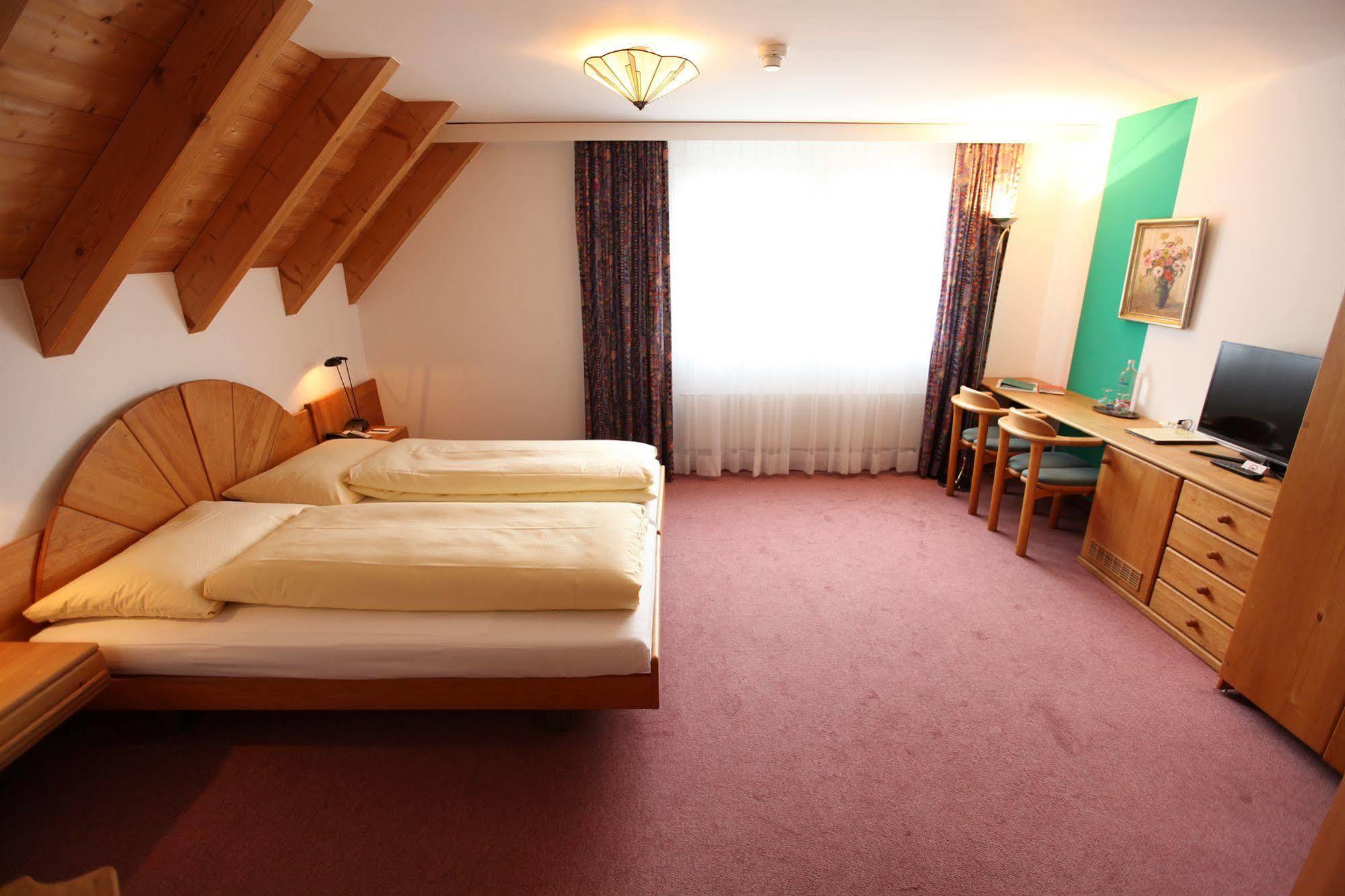 Typically Swiss Hotel Altana Scuol Esterno foto
