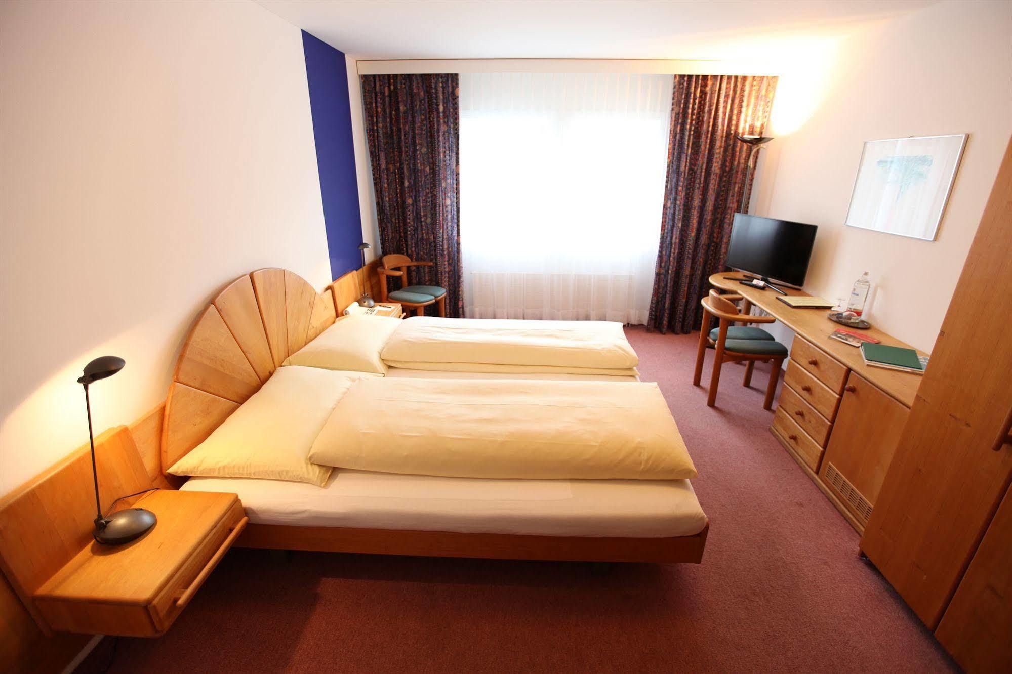 Typically Swiss Hotel Altana Scuol Esterno foto