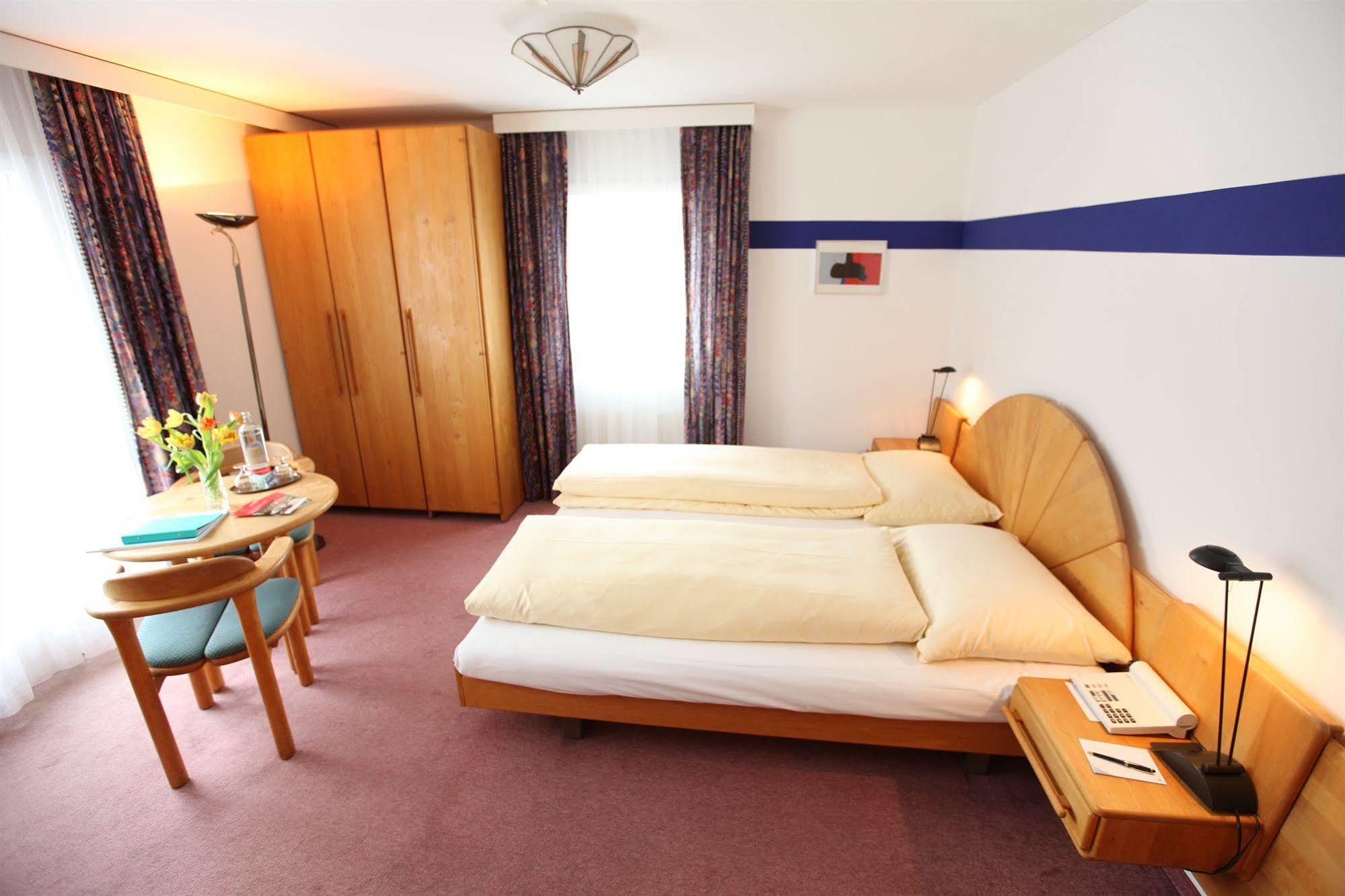 Typically Swiss Hotel Altana Scuol Esterno foto