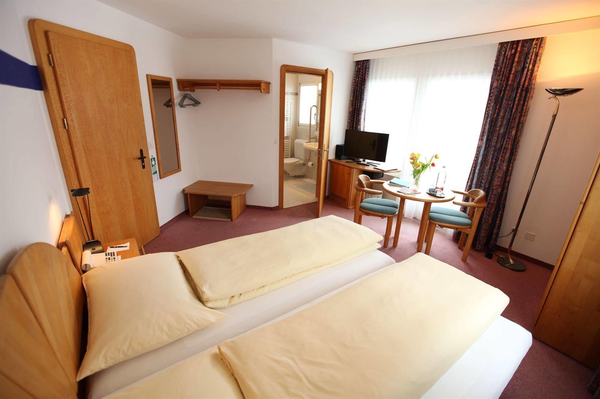 Typically Swiss Hotel Altana Scuol Esterno foto