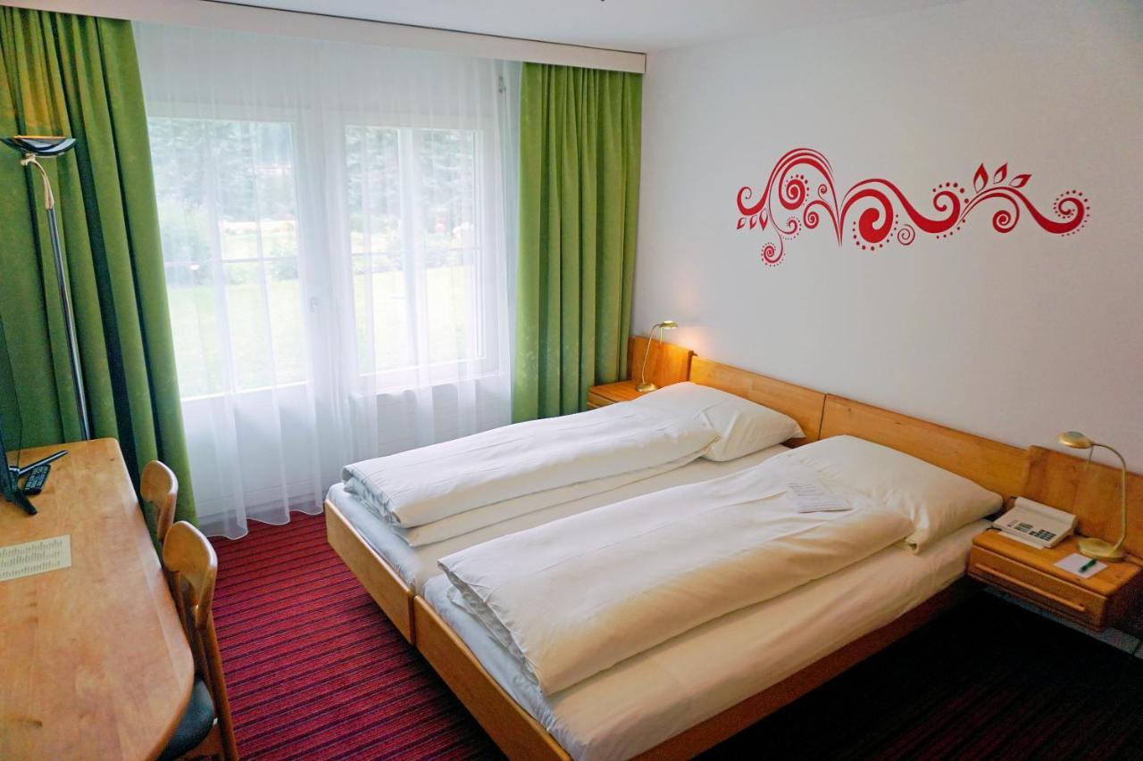 Typically Swiss Hotel Altana Scuol Esterno foto