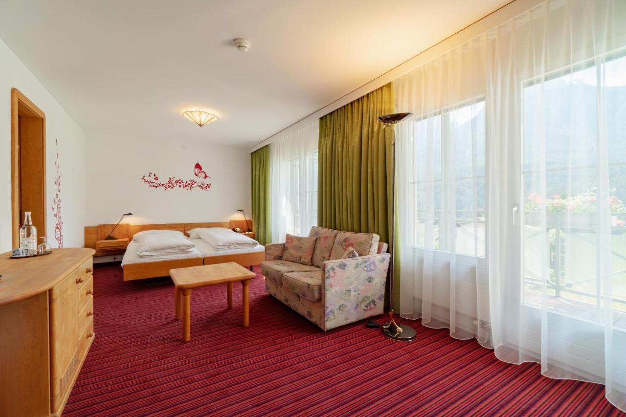 Typically Swiss Hotel Altana Scuol Esterno foto